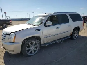 Cadillac Escalade ESV 2012 White