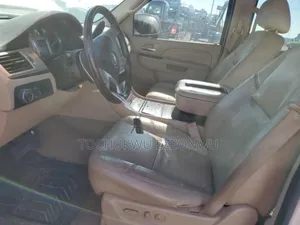Cadillac Escalade ESV 2010 White