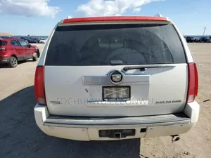 Cadillac Escalade ESV 2010 White