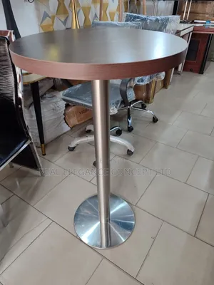 Classic Cocktail Table