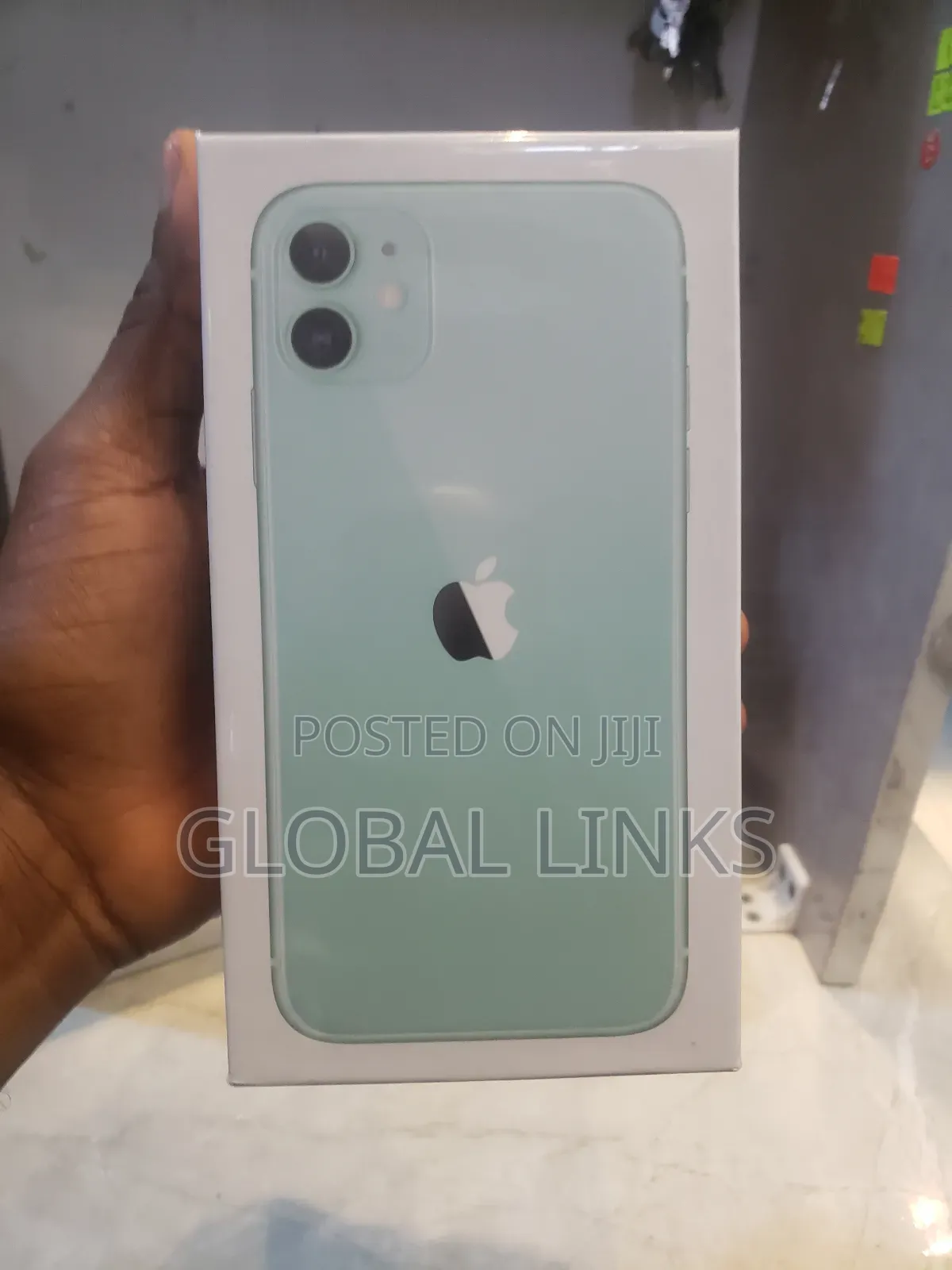 New Apple iPhone 11 64 GB Green
