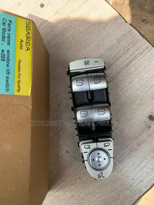 Mercedes Benz 205 C300 2018 Pressing Button
