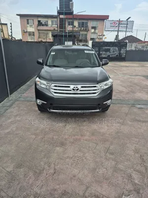 Toyota Highlander SE 2011