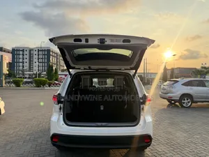 Toyota Highlander XLE 4dr SUV (3.5L 6cyl 6A) 2015 Off white