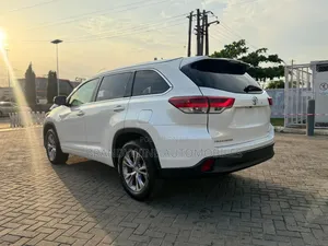 Toyota Highlander XLE 4dr SUV (3.5L 6cyl 6A) 2015 Off white