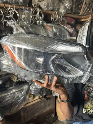 Mercedes Benz Gla / C300 Latest Model Headlight/ Headlamp