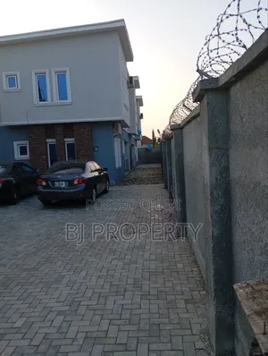 8bdrm Block of Flats in F O 1, Kubwa for sale