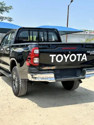 New Toyota Hilux 2025 Black