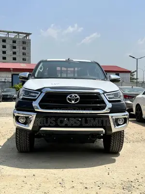 New Toyota Hilux 2025 Black