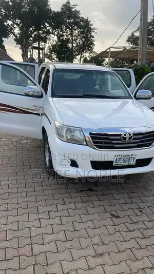 Toyota Hilux 2012 White