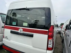 Toyota HiAce 2023 White