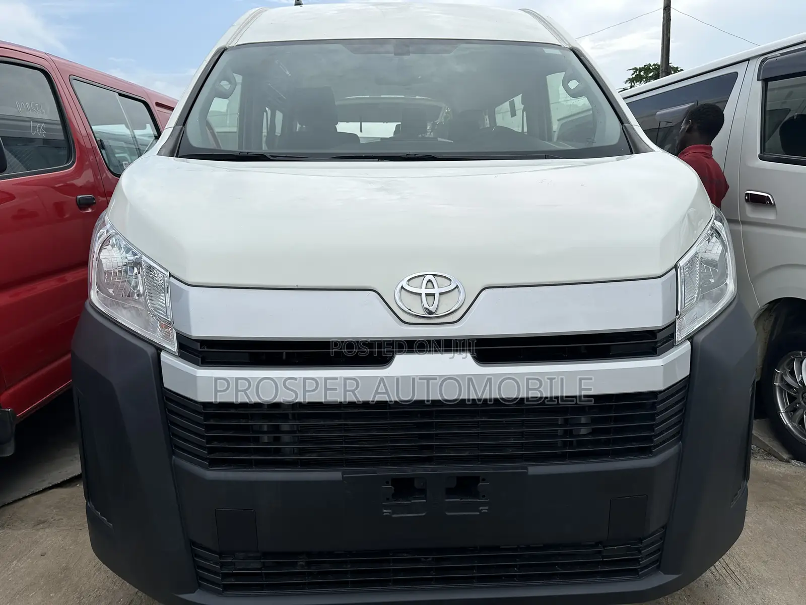 Toyota HiAce 2021 White
