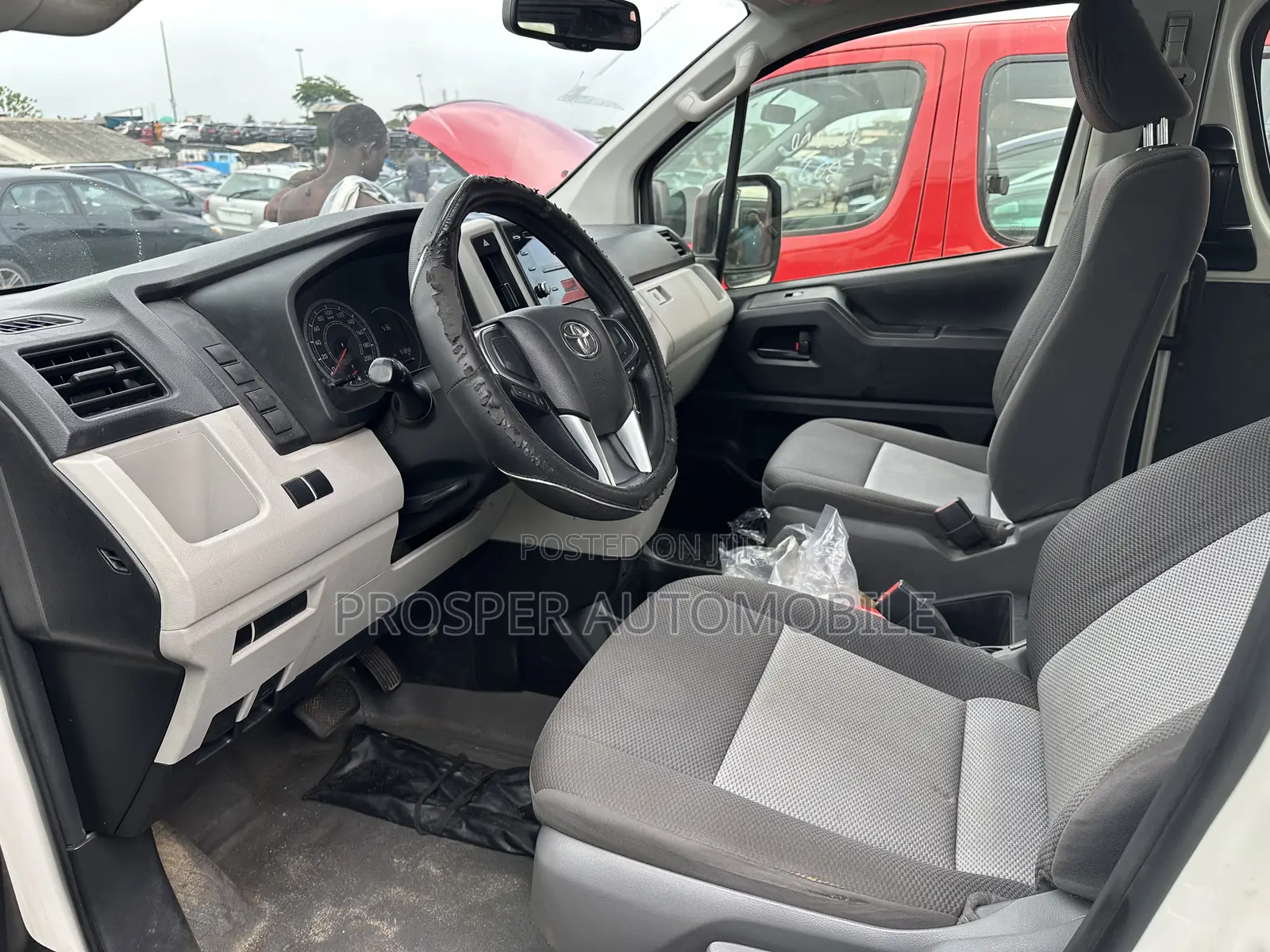 Toyota HiAce 2021 White