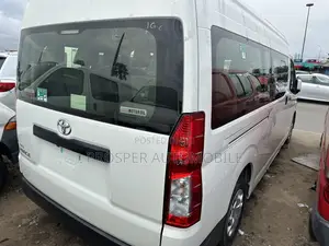 Toyota HiAce 2021 White