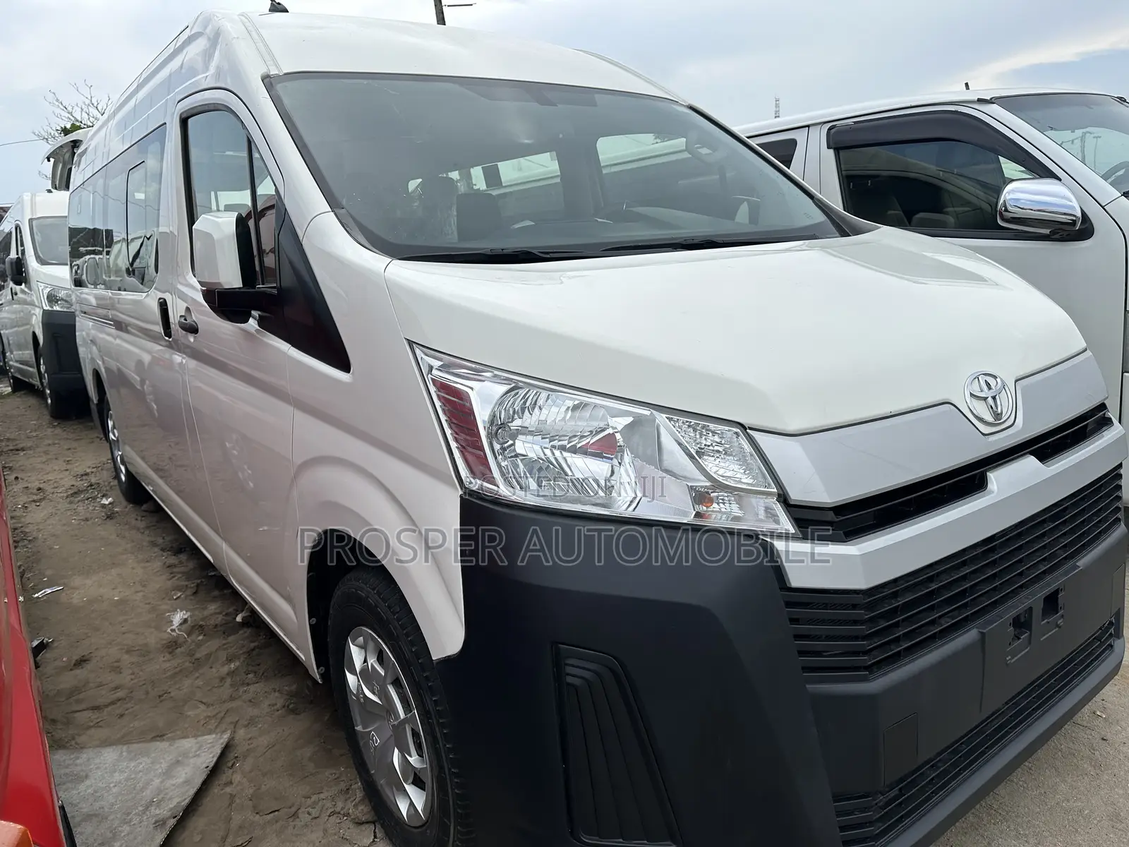 Toyota HiAce 2021 White