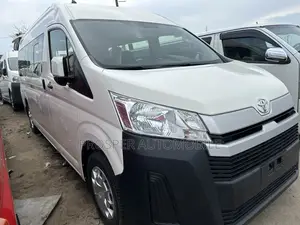 Toyota HiAce 2021 White