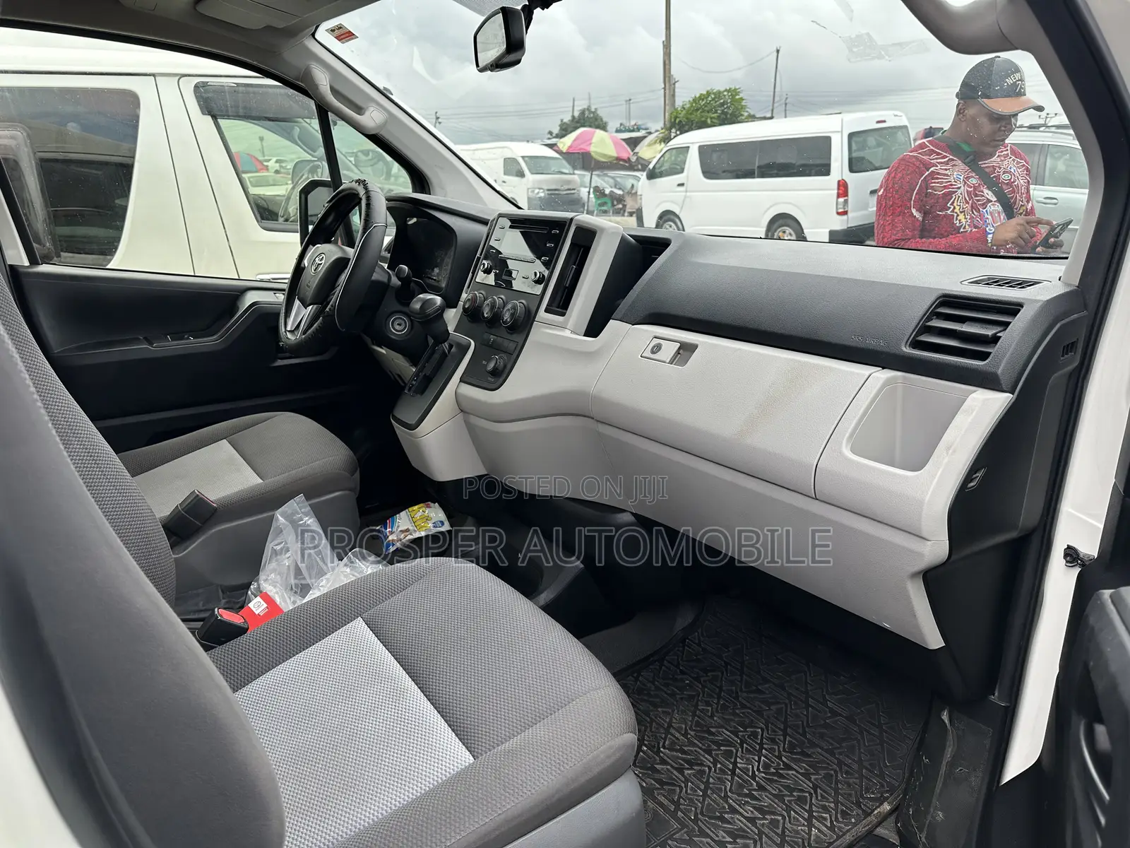 Toyota HiAce 2021 White