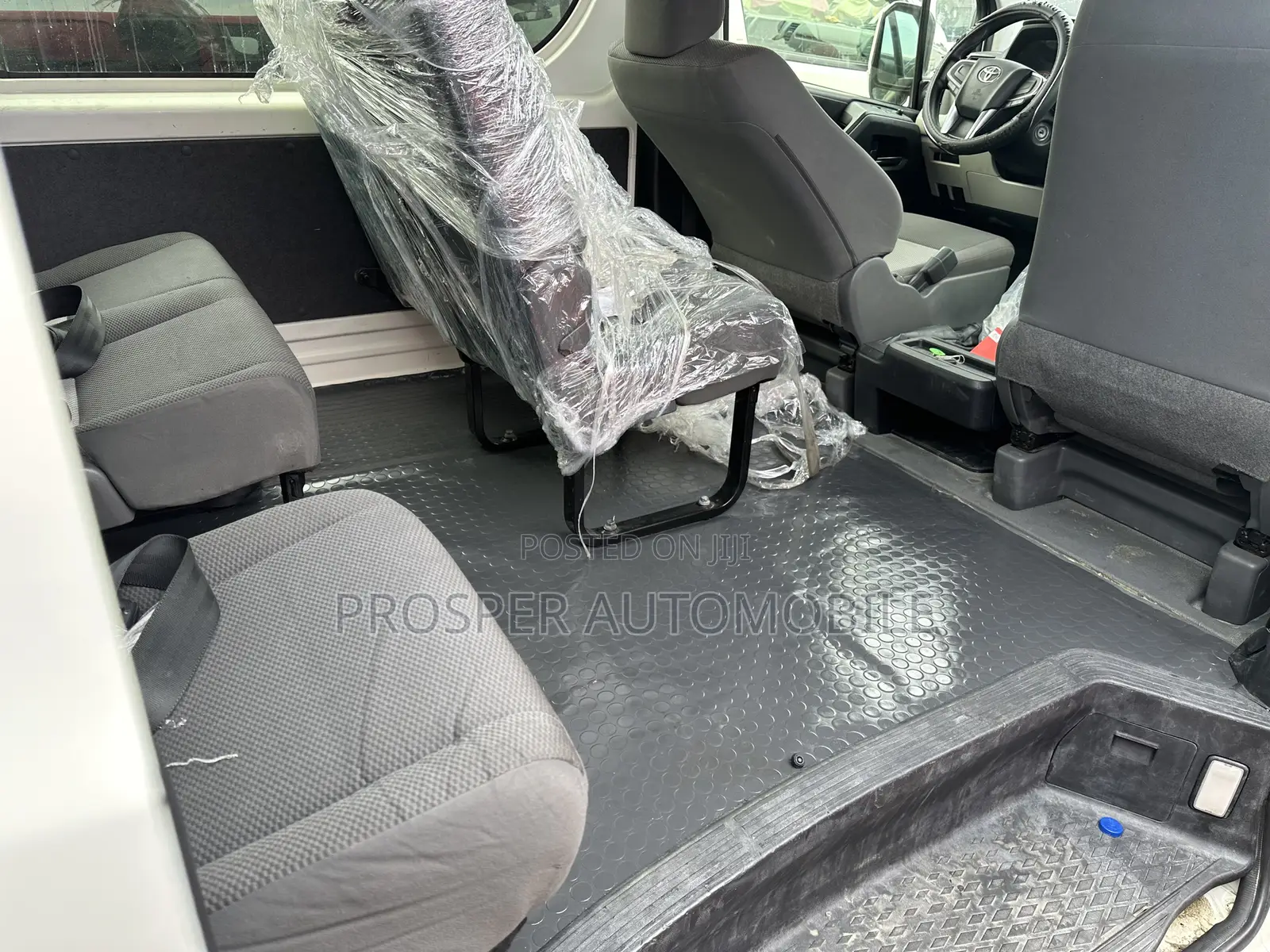 Toyota HiAce 2021 White