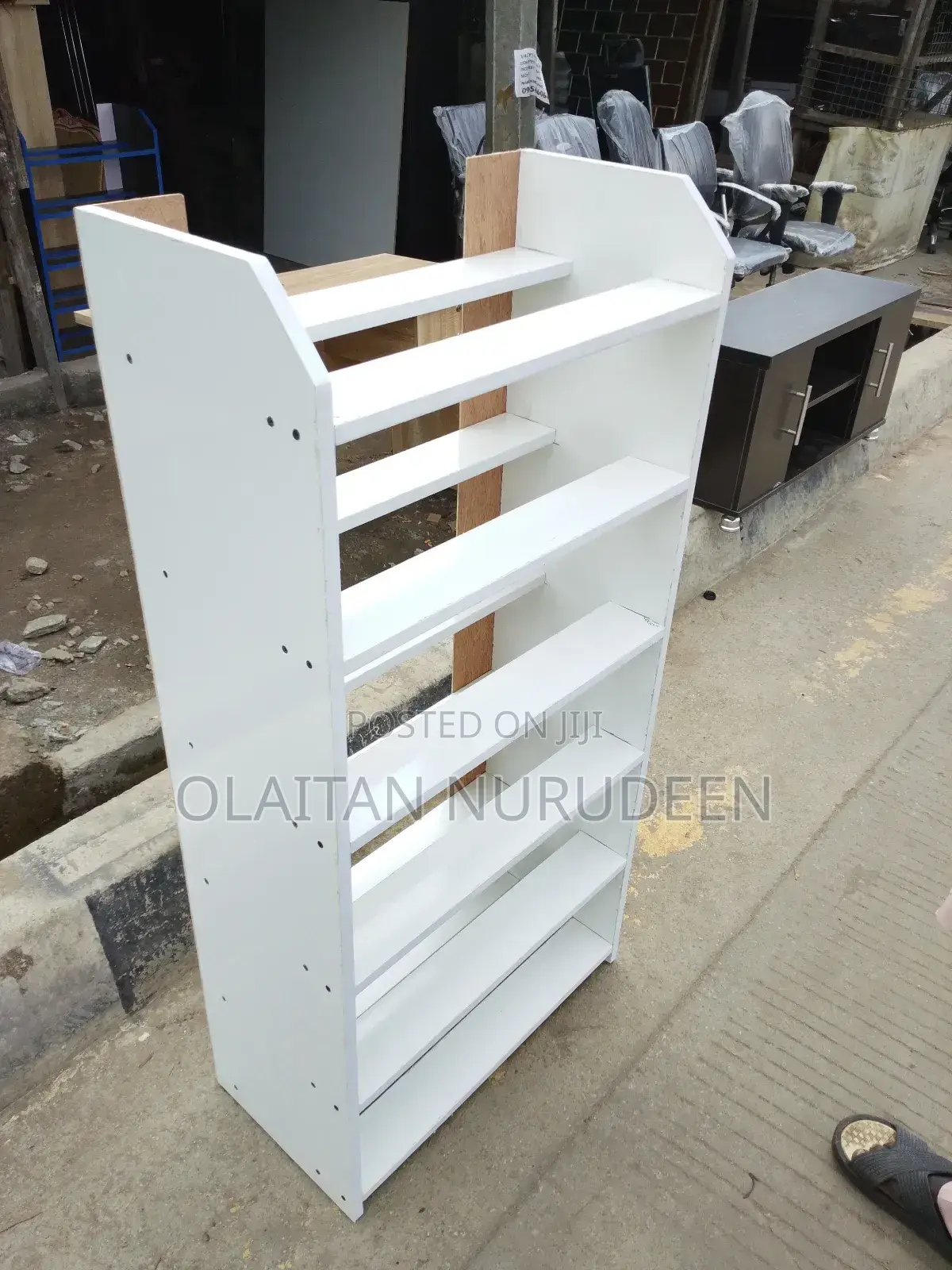 Shoe Rack With Six Steps Space