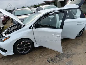 Toyota Corolla SE 4dr Sedan (1.8L 4cyl CVT) 2017 White