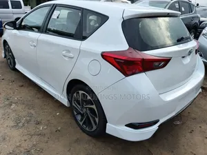 Toyota Corolla SE 4dr Sedan (1.8L 4cyl CVT) 2017 White