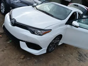 Toyota Corolla SE 4dr Sedan (1.8L 4cyl CVT) 2017 White