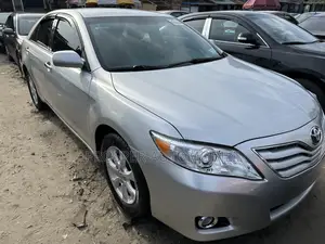 Toyota Camry LE 4dr Sedan (2.5L 4cyl 6A) 2011 Silver