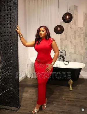 Elegant Red Bodycon Maxi Dress With Gold Buckle Detail 