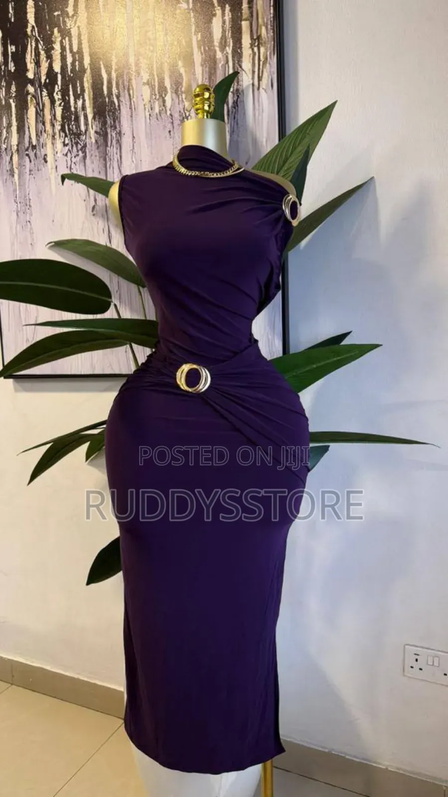 Elegant Red Bodycon Maxi Dress With Gold Buckle Detail 