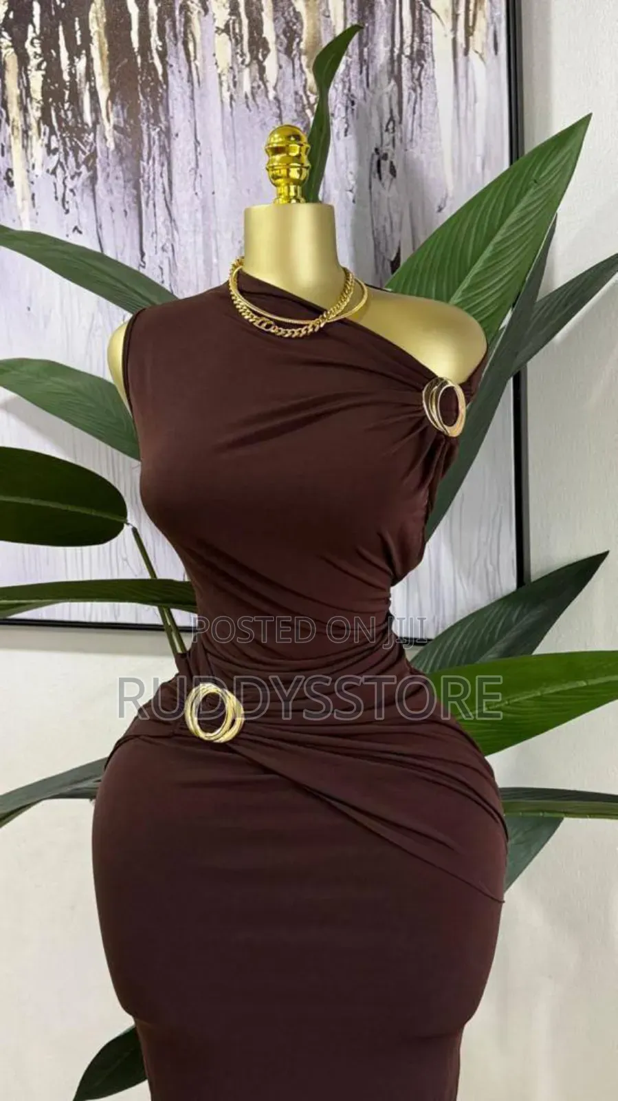 Elegant Red Bodycon Maxi Dress With Gold Buckle Detail 