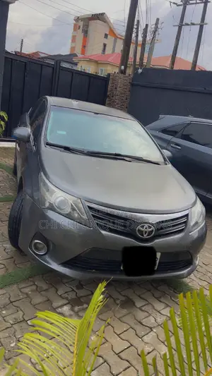 Toyota Avensis 2010 Gray