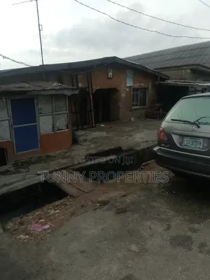 10bdrm Bungalow in Dopemu for sale