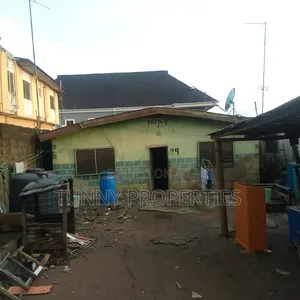 10bdrm Bungalow in Cement for sale