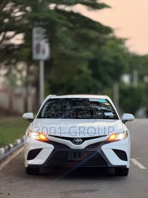 Toyota Camry SE FWD (2.5L 4cyl 8AM) 2018 White