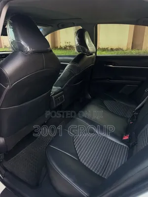 Toyota Camry SE FWD (2.5L 4cyl 8AM) 2018 White