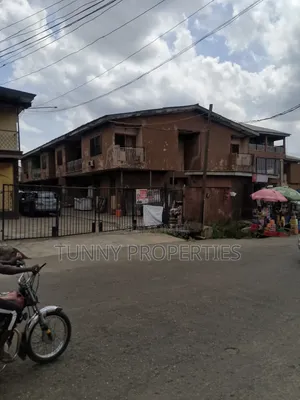 20bdrm Block of Flats in Cement for sale