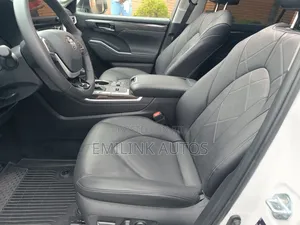 Toyota Highlander Platinum AWD 2024 White