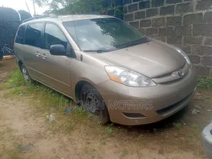 Toyota Sienna LE AWD 2006 Gray