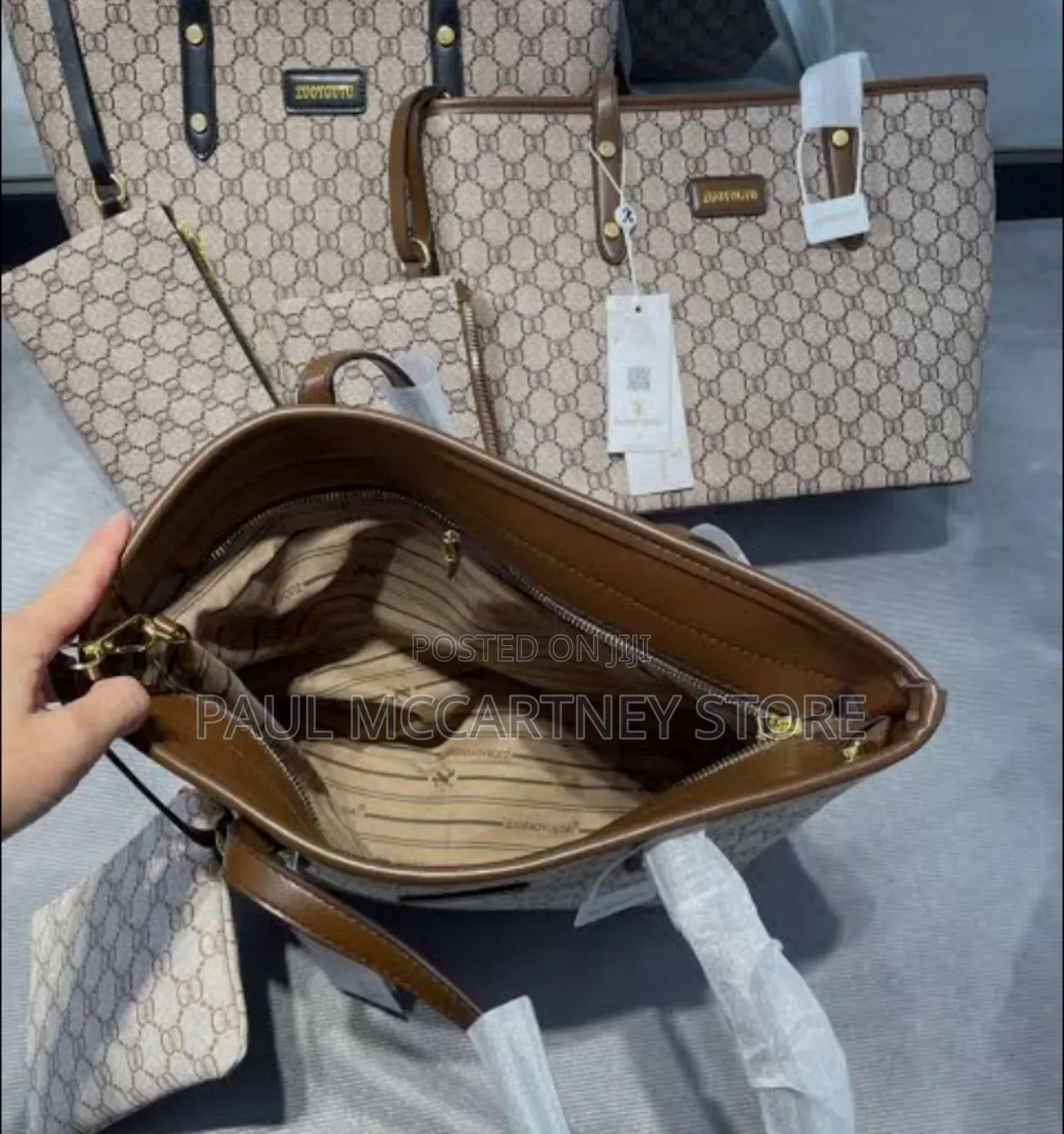 Elegant and Versatile Tote Bag