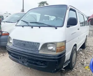 Toyota HiAce 2000 White