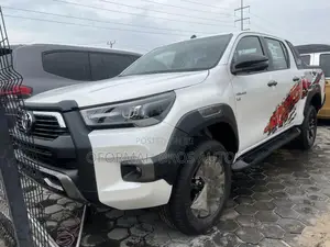 Toyota Hilux 2025 White