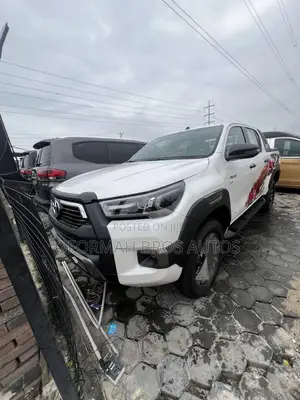 Toyota Hilux 2025 White