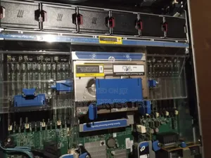 Server HP ProLiant DL380P Gen8 32GB Intel Xeon HDD+SSD 1T
