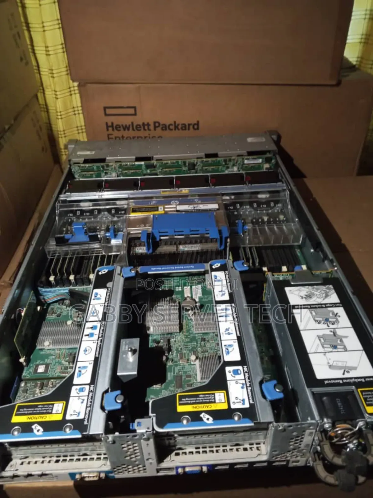 Server HP ProLiant DL380P Gen8 32GB Intel Xeon HDD+SSD 1T