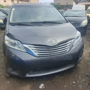 Toyota Sienna XLE FWD 8-Passenger 2013 Gray
