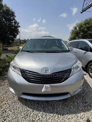 Toyota Sienna 2014 Silver