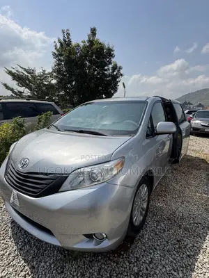 Toyota Sienna 2014 Silver