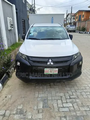 Mitsubishi L200 2010 White