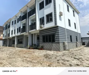 5bdrm Duplex in Jahi By Gilmore for sale