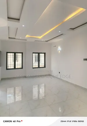 5bdrm Duplex in Jahi By Gilmore for sale